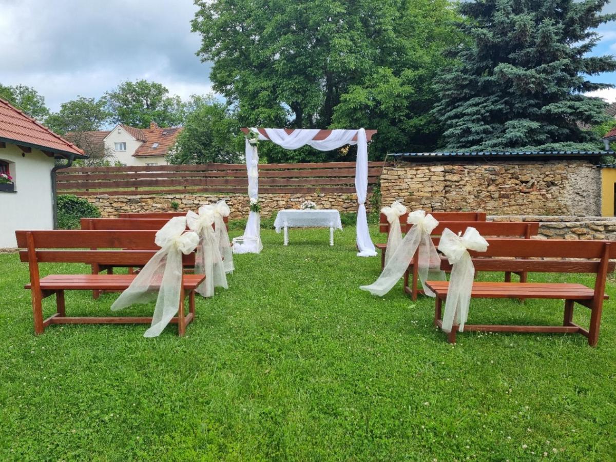 Penzion U Farmare Hotel Chotoviny Bagian luar foto