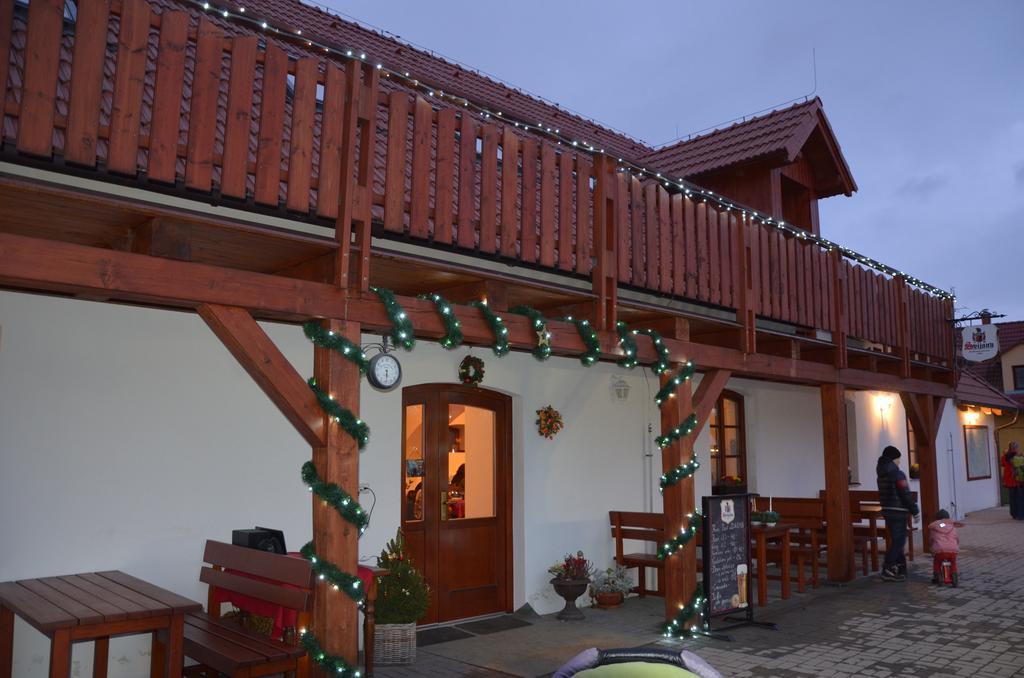 Penzion U Farmare Hotel Chotoviny Bagian luar foto