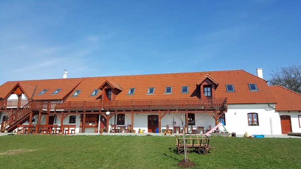 Penzion U Farmare Hotel Chotoviny Bagian luar foto